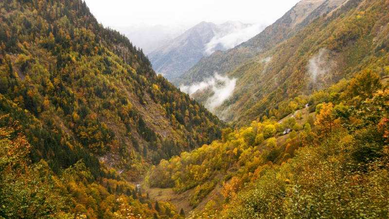 El impresionante Valle de Arán ubicado en Cataluña, cercano a los Pirineos. Canva