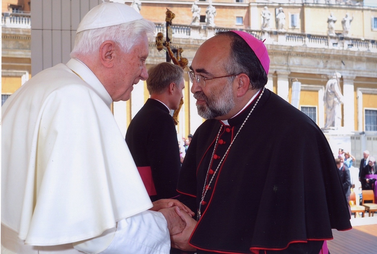 Benedicto XVI y Jesús Sanz Montes. EP.