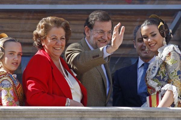 La exalcaldesa Rita Barberá, junto a Mariano Rajoy, en las Fallas de 2011