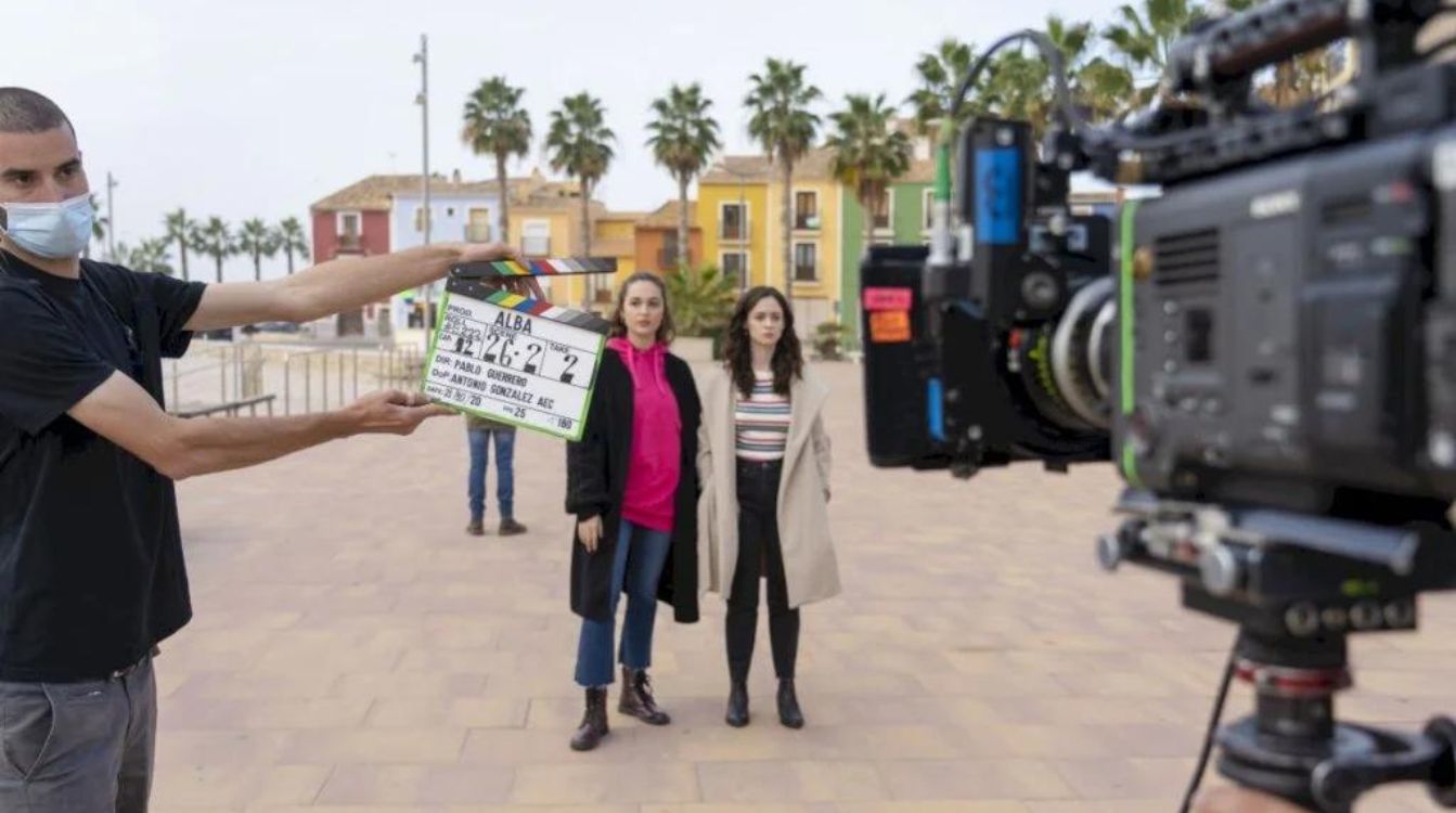 La serie 'Alba' (Atresmedia), protagonizada por la actriz Elena Rivera, fue rodada en las calles de La Vila Joiosa