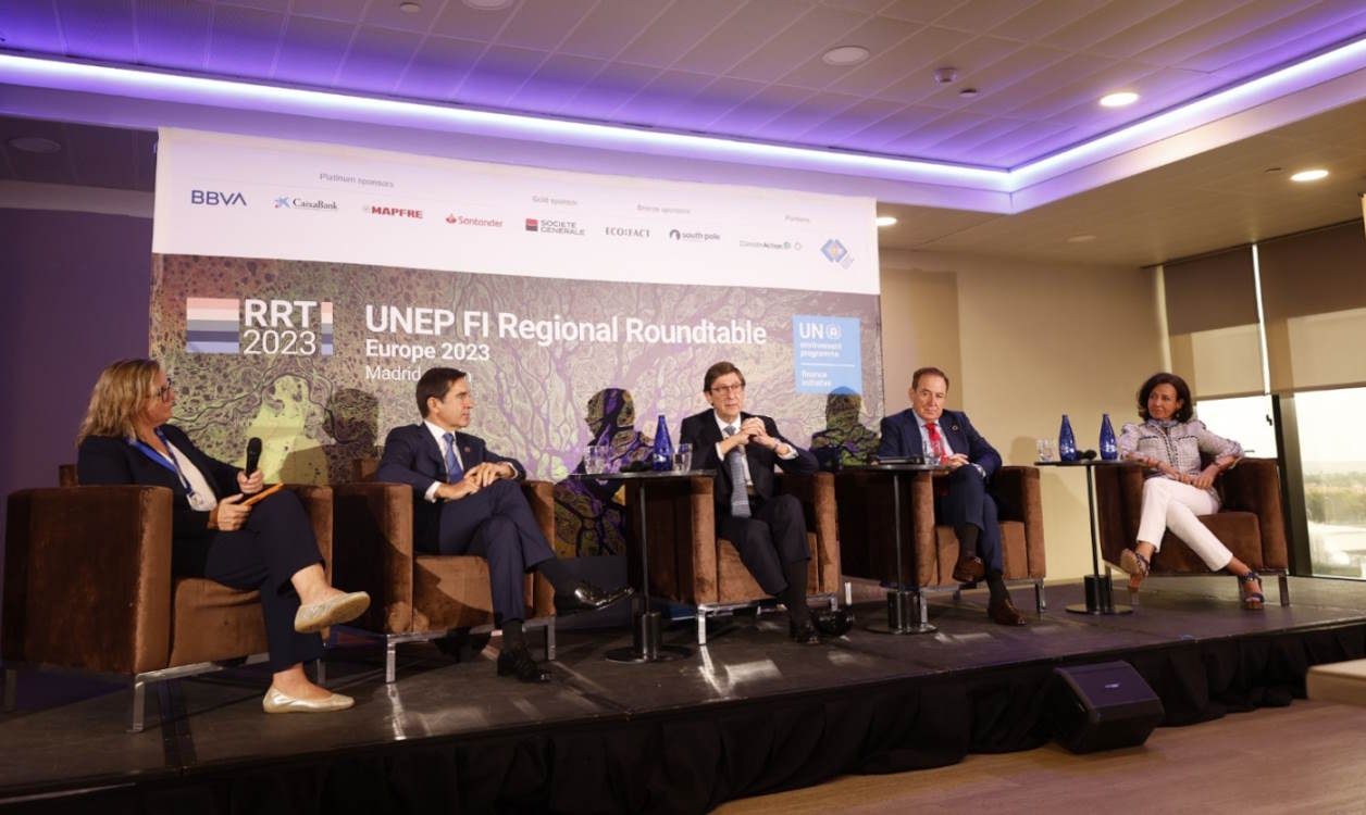 Carlos Torres (BBVA), José Ignacio Goirigolzarri (CaixaBank), Antonio Huertas (Mapfre) y Ana Botín (Banco Santander) durante la mesa redonda sobre finanzas sostenibles de UNEP FI