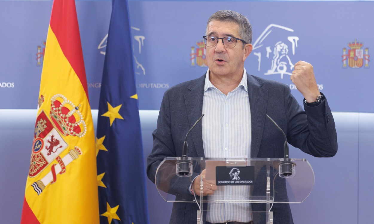 El portavoz del PSOE en el Congreso, Patxi López, en rueda de prensa. EP