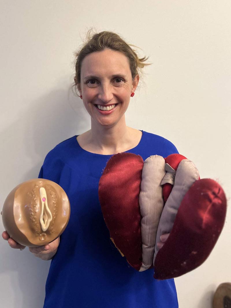 La fundadora de Cliterate, Anita Brown Major, solía usar una marioneta de la vulva para enseñar a sus clientes sobre sus cuerpos. Crédito Cliterate.