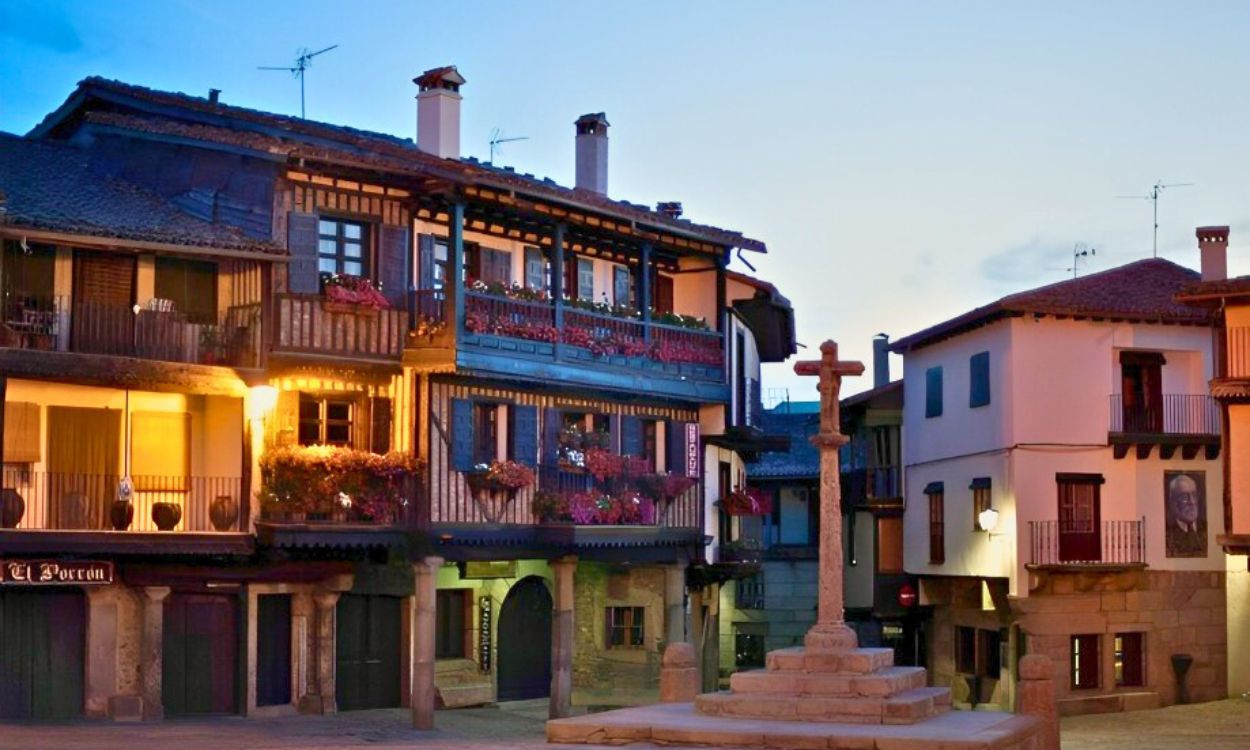 La Plaza Mayor del municipio de La Alberca, ubicado en Salamanca. laalberca.com