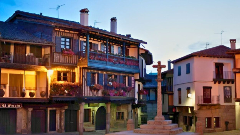 La Plaza Mayor del municipio de La Alberca, ubicado en Salamanca. laalberca.com