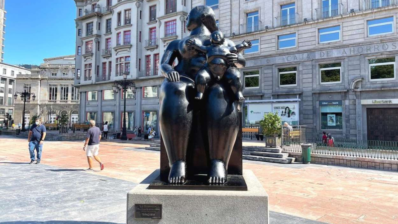 "La Maternidad" de Fernando Botero, en Oviedo