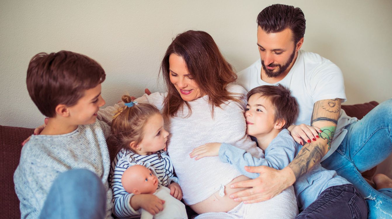 Todas las ayudas a las que pueden optar las familias numerosas en España. 