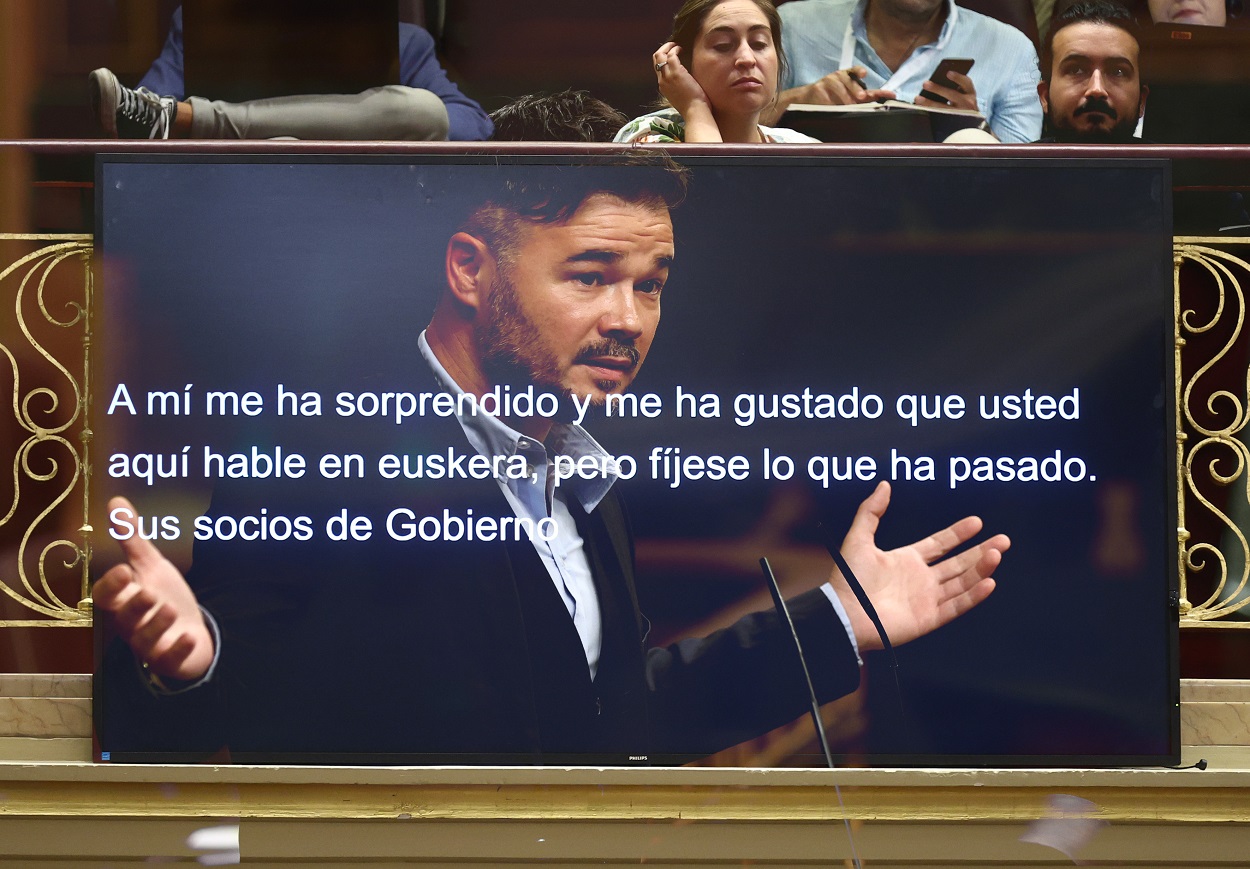 El portavoz de ERC en el Congreso, Gabriel Rufián, interviene durante una sesión plenaria en la se aprueba el uso de las lenguas cooficiales en el Congreso.  Eduardo Parra / Europa Press