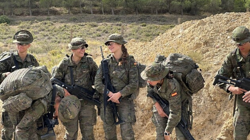 la Princesa de Asturias en un momento de la instrucción militar recibida en la Academia General Militar. Foto 1