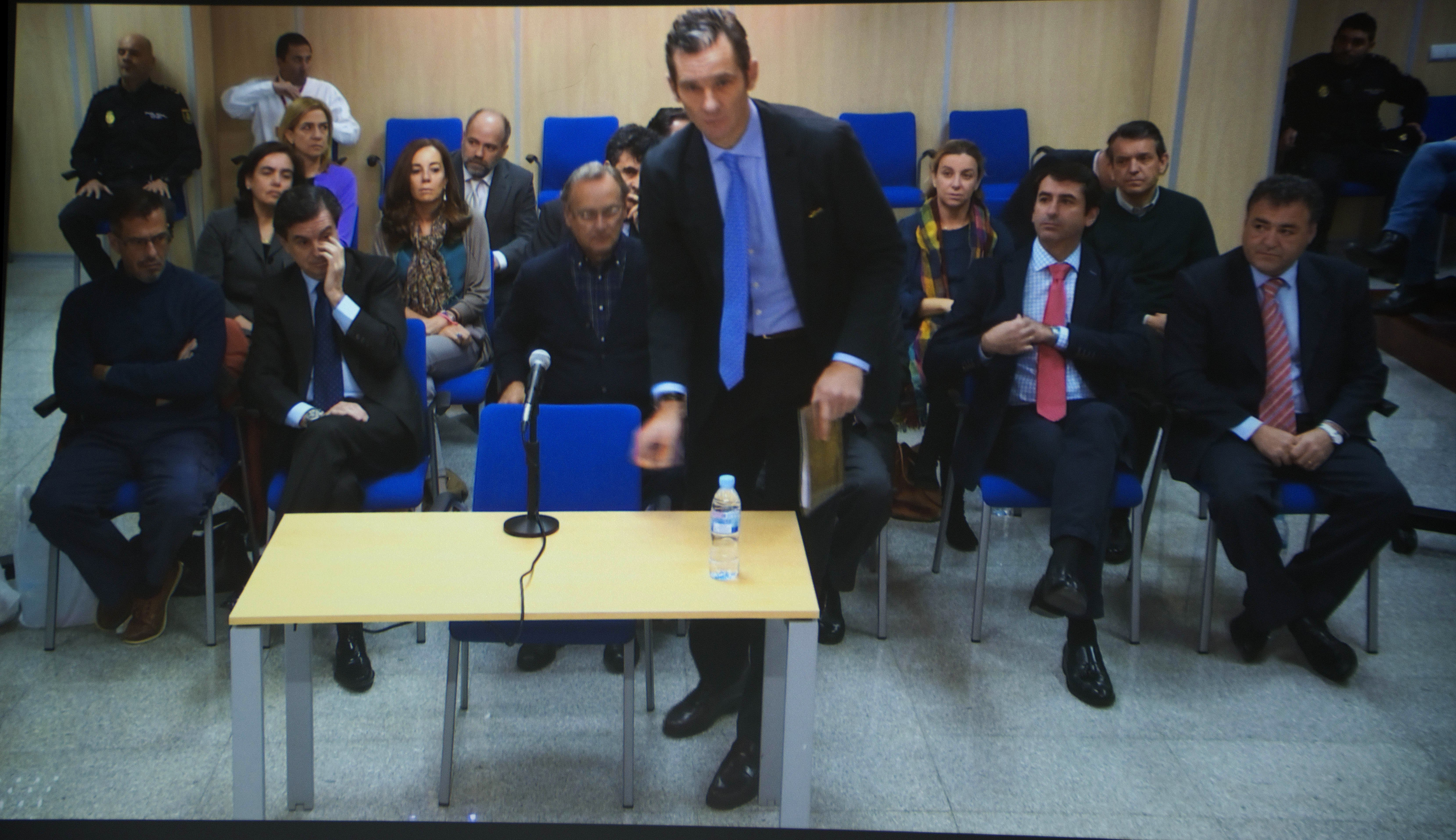 Iñaki Urdangarin, que comparece como acusado ante el tribunal de la Audiencia de Palma en el juicio del caso Nóos, continúa hoy su declaración ante el fiscal Anticorrupción Pedro Horrach
