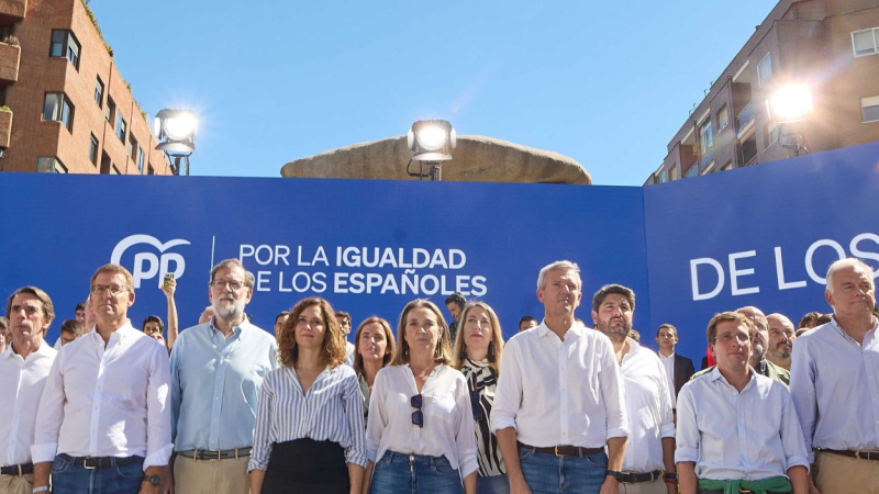Foto de familia del PP tras la manifestación contra la amnistía en Madrid. EP.