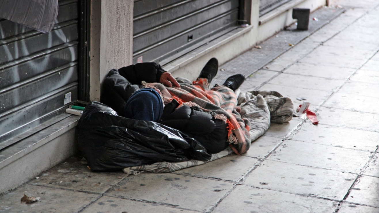 Los adultos sin hogar que acuden diariamente a centros de alojamiento crecen un 22% y superan los 21.000. EP.