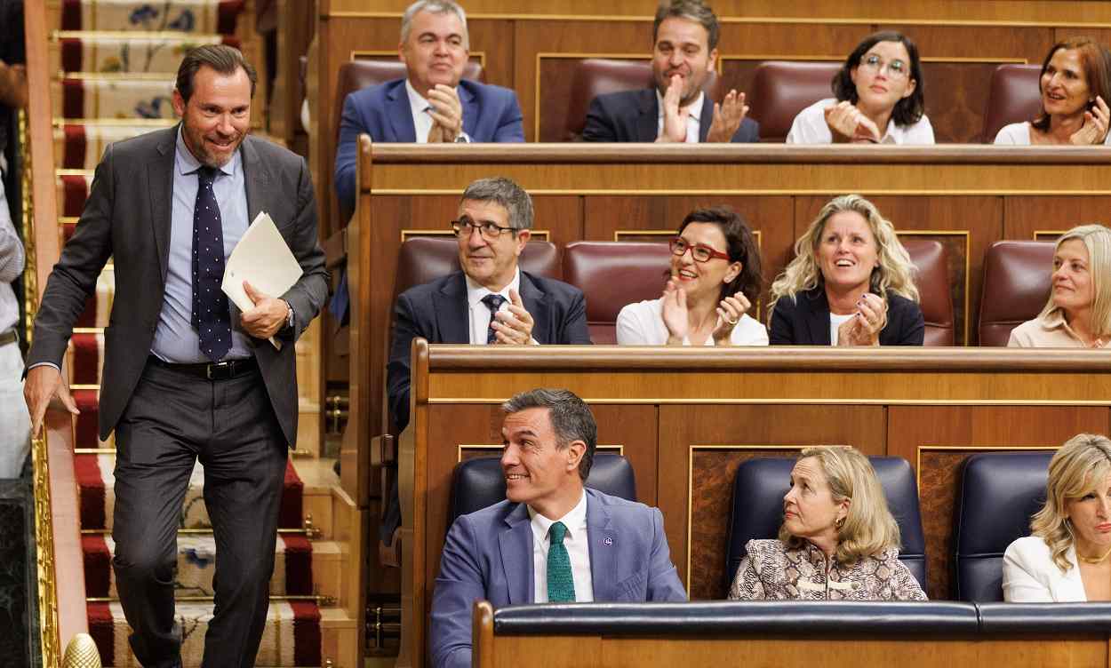 Óscar Puente, diputado y secretario general del PSOE de Valladolid, en la investidura de Feijóo. EP