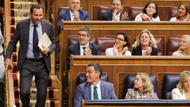 Óscar Puente, diputado y secretario general del PSOE de Valladolid, en la investidura de Feijóo. EP
