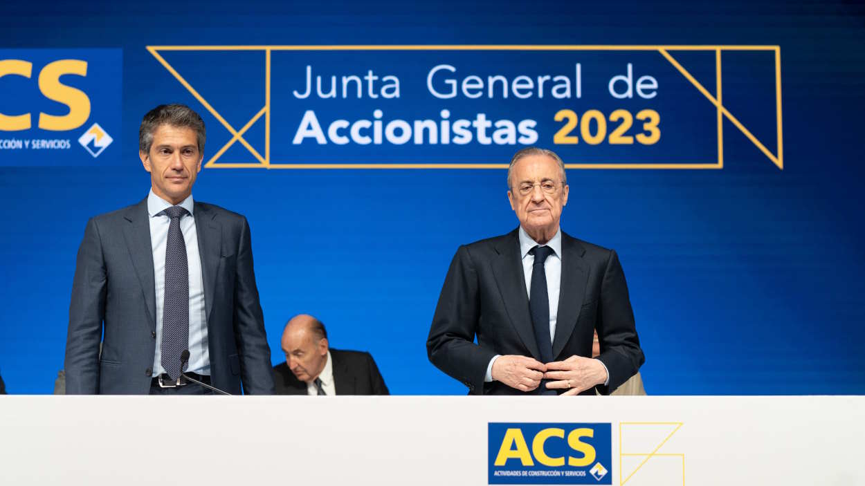 Juan Santamaría y Florentino Pérez, el CEO y el presidente de ACS, durante la junta de accionistas