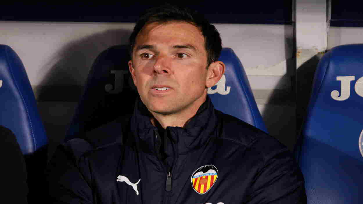 El exfutbolista español y ex segundo entrenador del Valencia, Carlos Marchena, durante un partido. EP