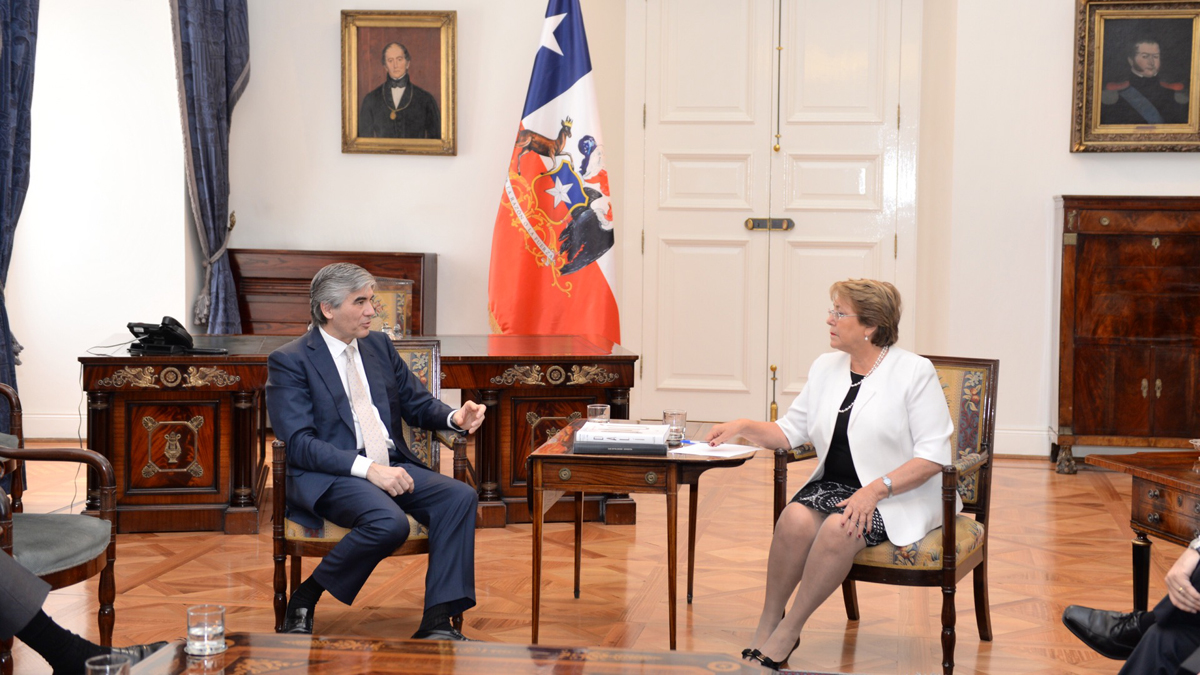 La presidenta de Chile y el vicepresidente de Abertis
