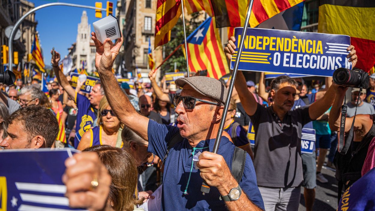 Manifestantes en la concentración de la ANC por el sexto aniversaro del 1 O