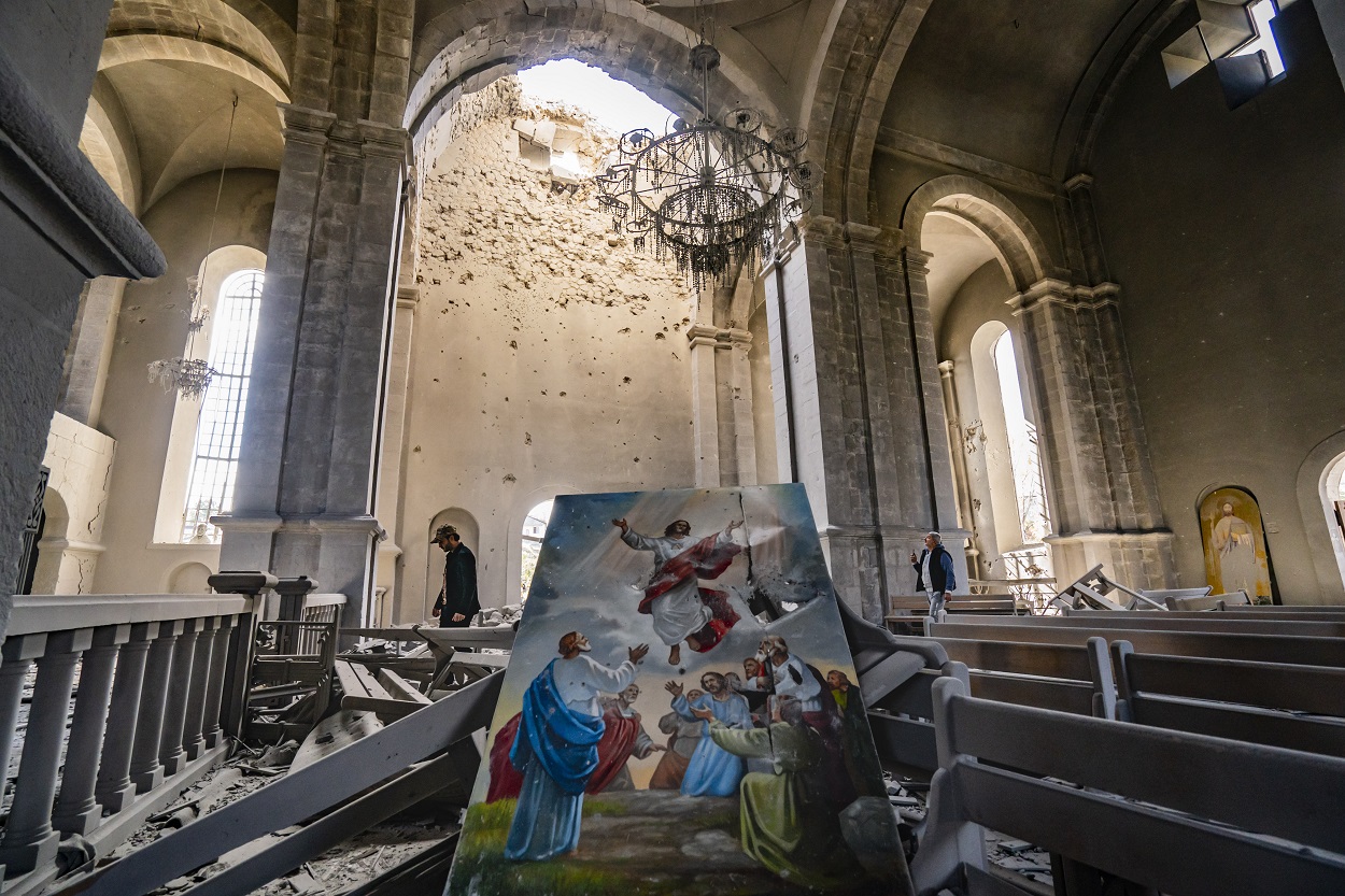 La Catedral del Santo Salvador, dañada, después de un bombardeo azerí sobre la ciudad de Shusha. Celestino Arce Lavin/EP.