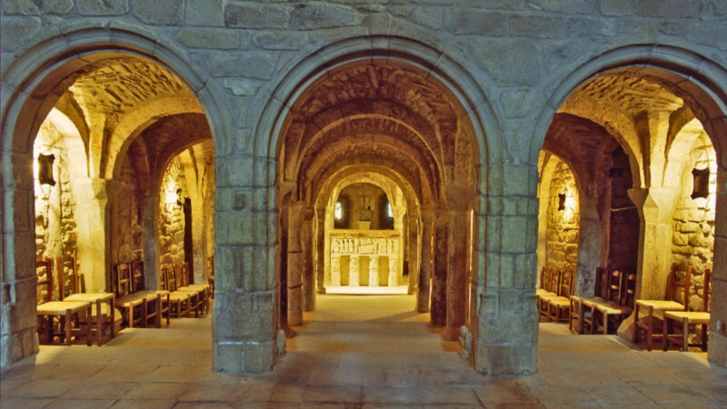 Cripta de la Catedral de San Vicente Mártir de Roda de Isábena, Huesca. Turismo Ribargoza