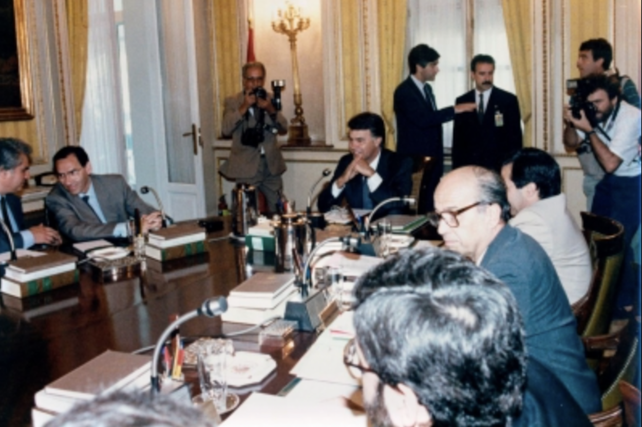 Felipe González y Alfonso Guerra en un Consejo de Ministros. Wikipedia