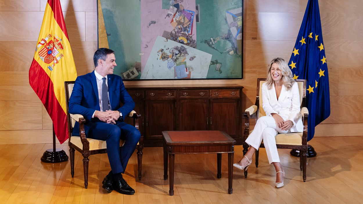 Pedro Sánchez, secretario general del PSOE, y Yolanda Díaz, líder de Sumar, en la ronda de consultas para la investidura en el Congreso. EP