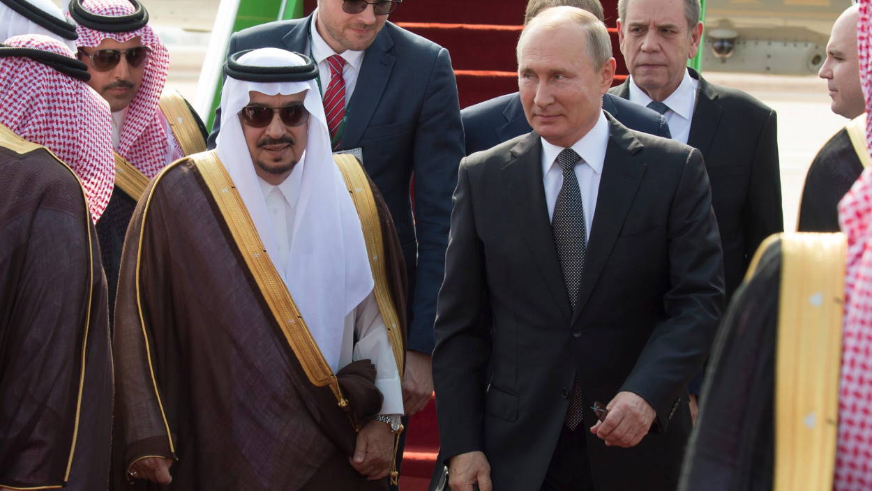 Putin afianza el acuerdo con Arabia Saudí que disparará el precio de la gasolina. EP.
