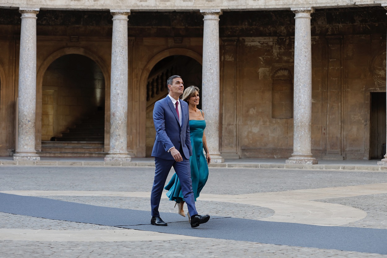 Pedro Sánchez y Begoña Gómez pasean por la Alhambra antes de recibir a los mandatarios europeos. EP