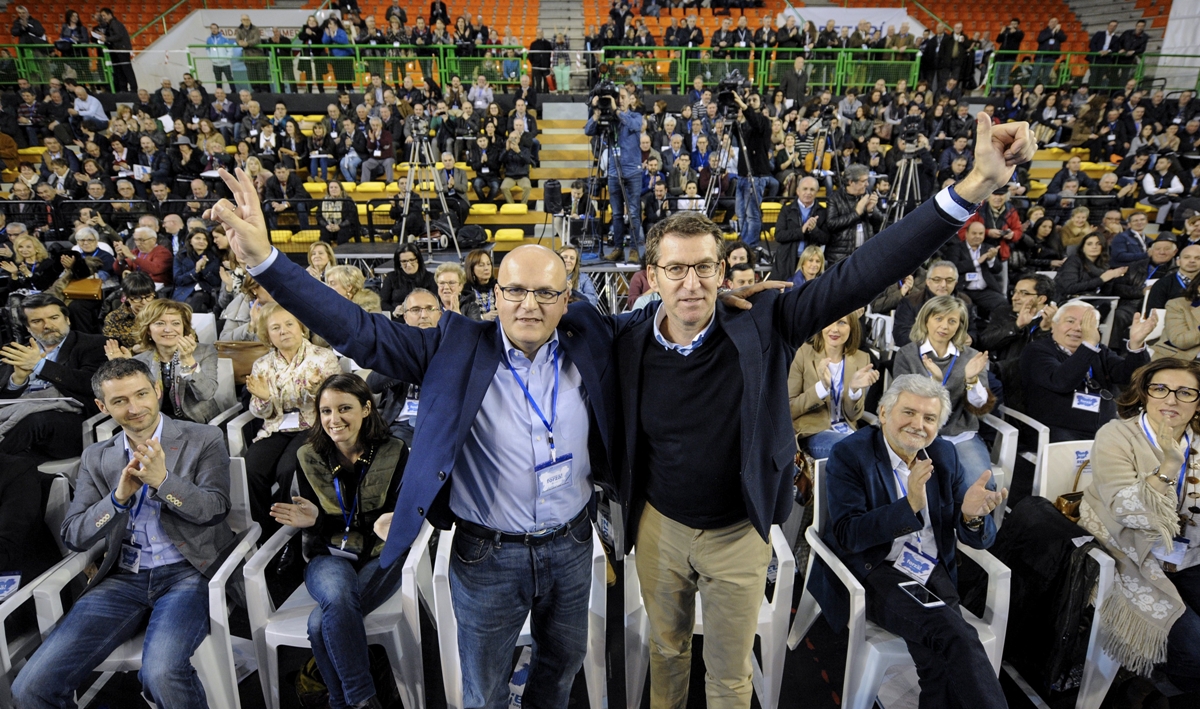 Núñez Feijóo junto a Baltar en el Congreso del PP de Ourense celebrado este sábado. 