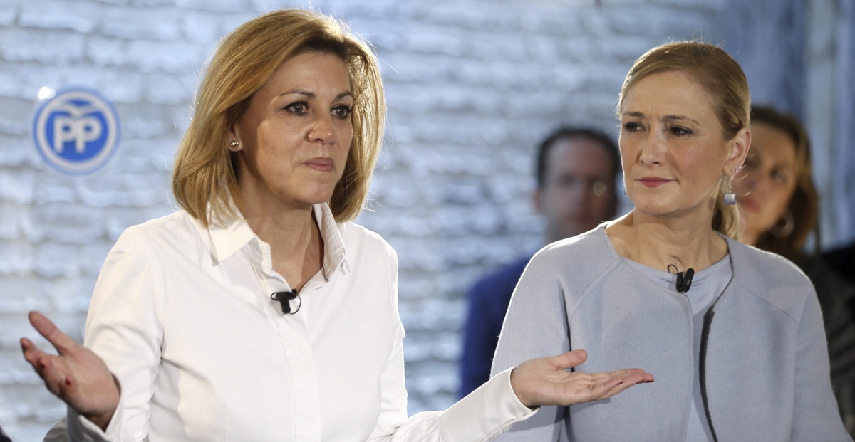 Cospedal, en la imagen con Cristina Cifuentes, vuelve a la escena judicial por el asunto de Toledo.