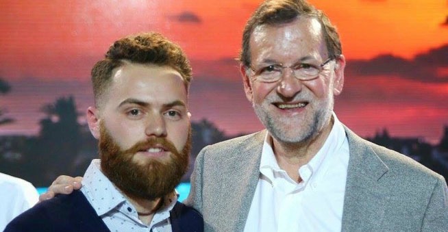 El concejal hipster de Rajoy abrumado por la notoriedad anterior, no se "abruma" ahora para poner una moción de censura con IU y contra los socialistas. Twitter