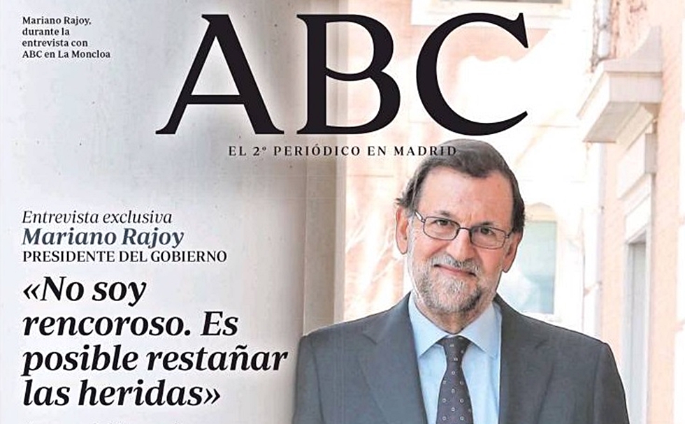 Primera página del periódico de Vocento que recoge este domingo una entrevista a Mariano Rajoy.