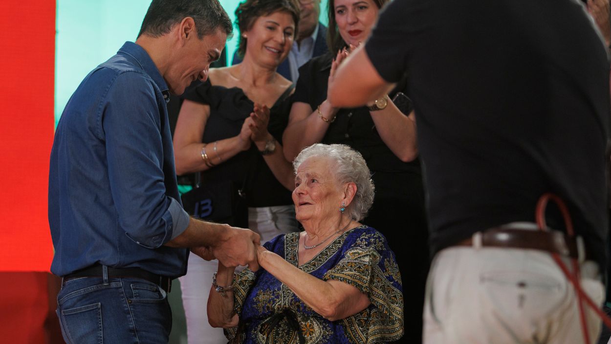 El secretario general del PSOE y presidente del Gobierno en funciones, Pedro Sánchez, a la llegada al recinto donde participa en un acto público, a 07 de octubre del 2023 en Granada (Andalucía, Es