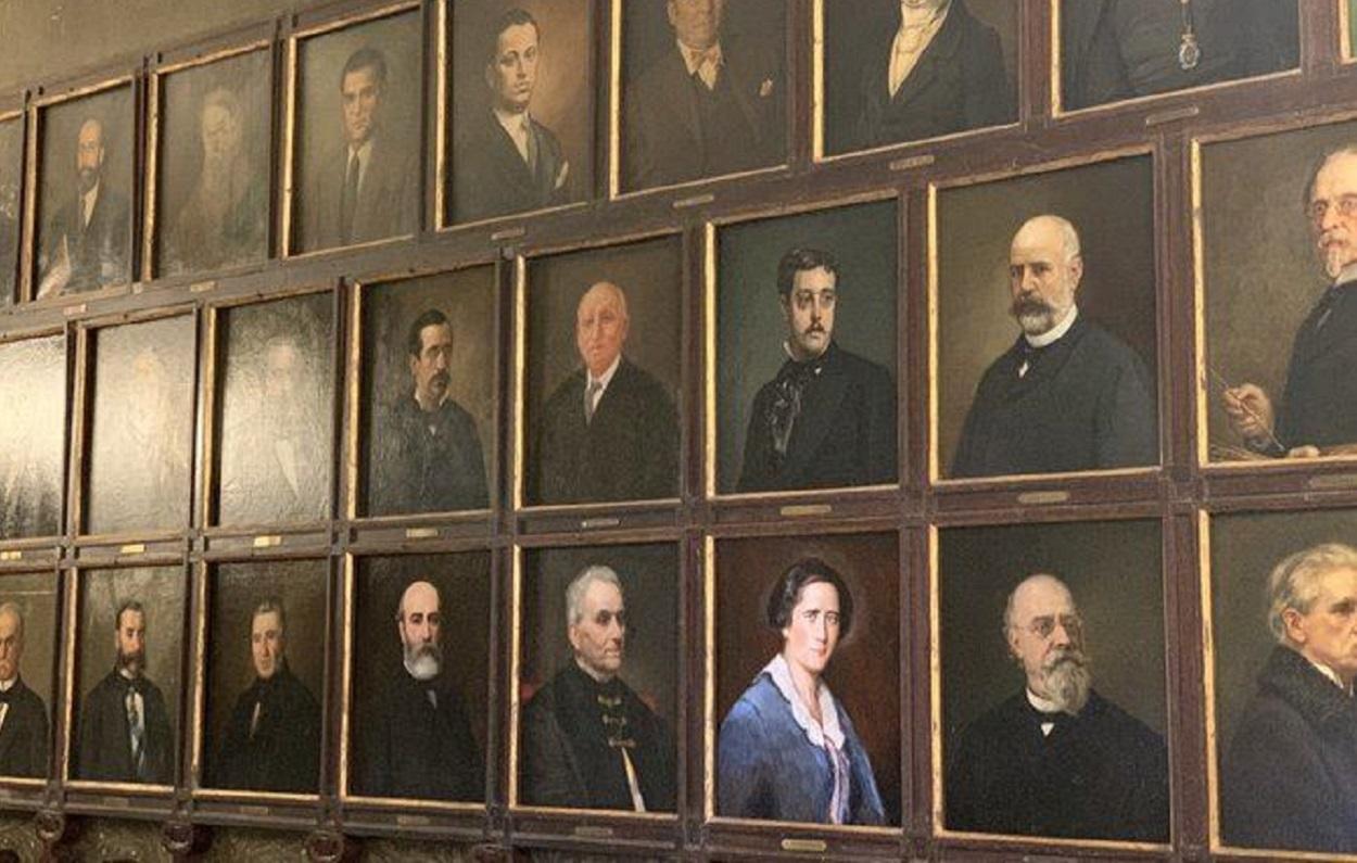 El Ateneo de Madrid visibiliza a mujeres ateneístas, incomprensiblemente ausentes de su Galería de Retratos. 