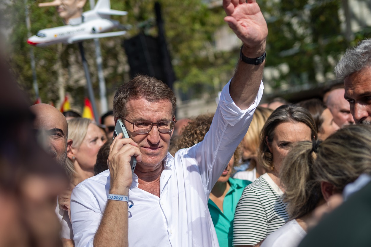 El líder del Partido Popular, Alberto Núñez Feijóo, durante una manifestación de SCC contra la amnistía. Lorena Sopêna / Europa Press