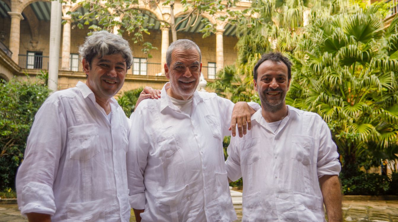 Antonio Mercero, Jorge Díaz y Agustín Martínez son los tres guionistas que están detrás del seudónimo de Carmen Mola y han situado en La Habana (Cuba), gran parte de su nueva novela: 'El Infierno'