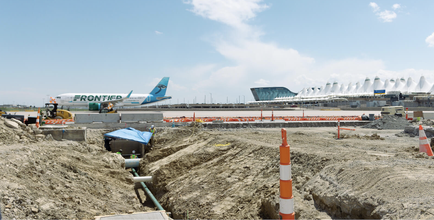El equipo del aeropuerto de Denver supera un desafío y alcanza un hito. EP El equipo del aeropuerto de Denver supera un desafío y alcanza un hito. EP