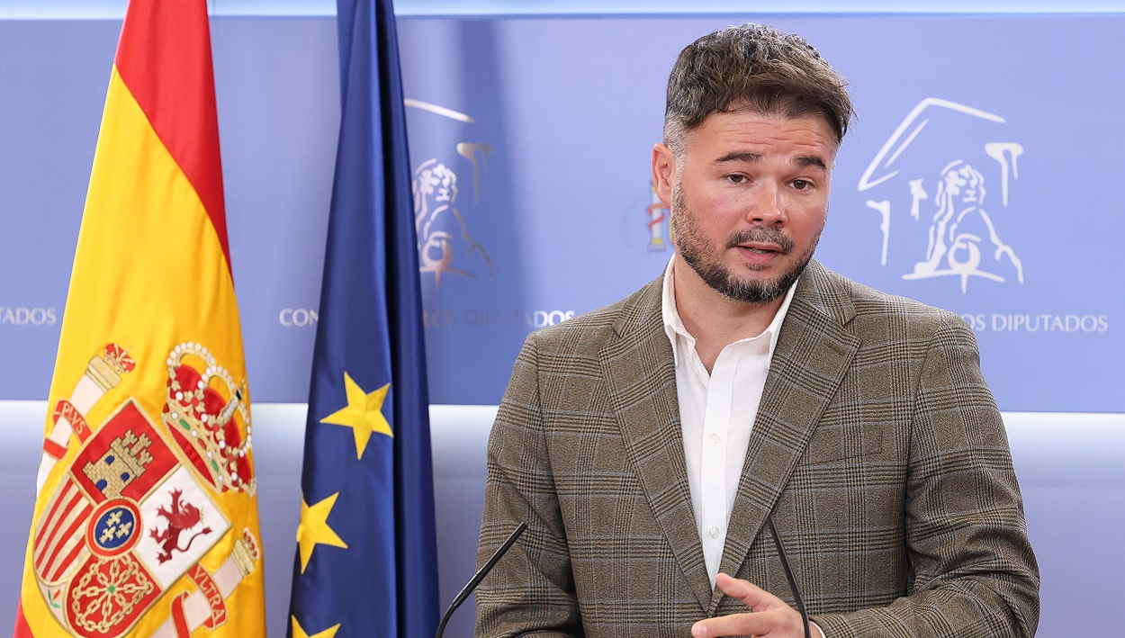 El portavoz en el Congreso de ERC, Gabriel Rufián, en rueda de prensa. EP