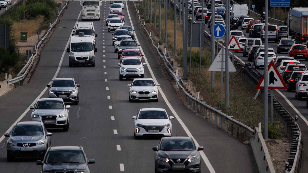 Comienza la operación salida del Puente del Pilar. EP.