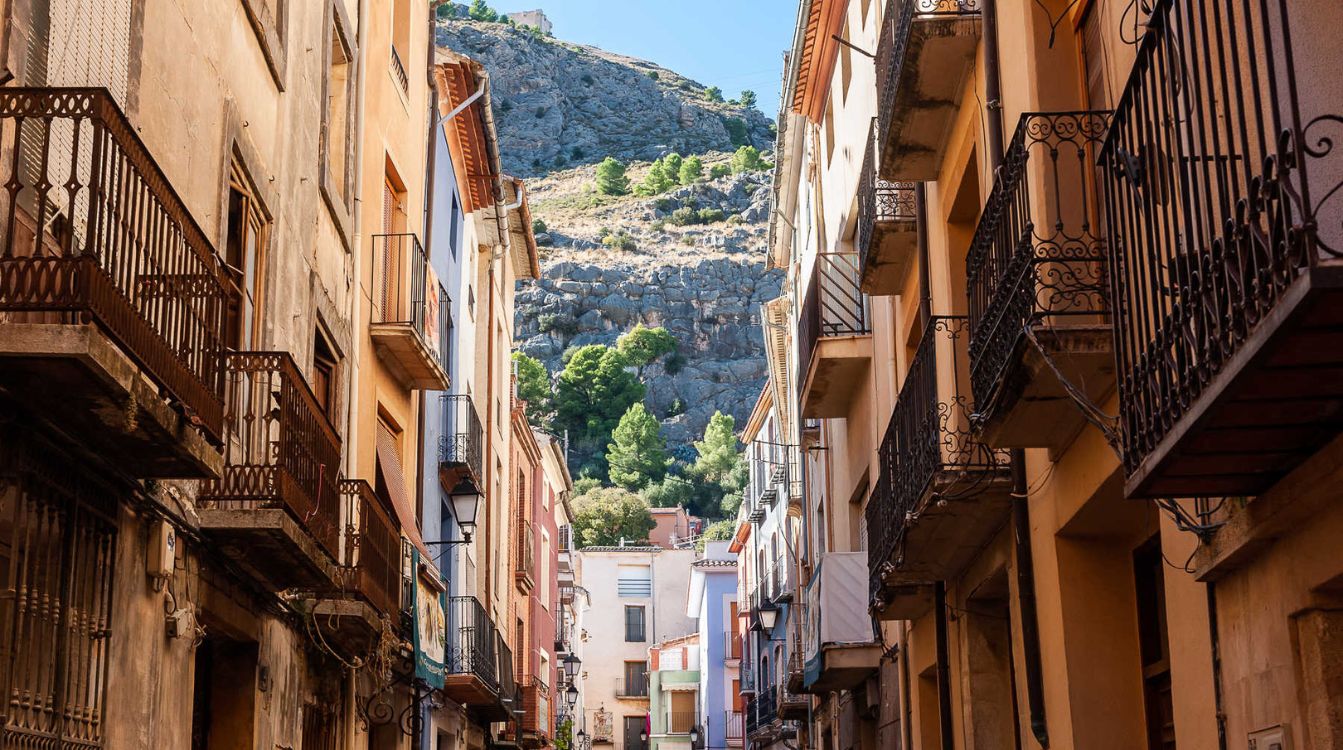 En plena sierra Mariola (Alicante), está Cocentaina, un pequeño pueblo de apenas 12.000 habitantes que en Todos los Santos visitan más de 500.000 personas