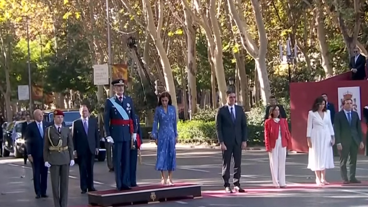 Pedro Sánchez y la Familia Real en el desfile del 12 de Octubre. TVE