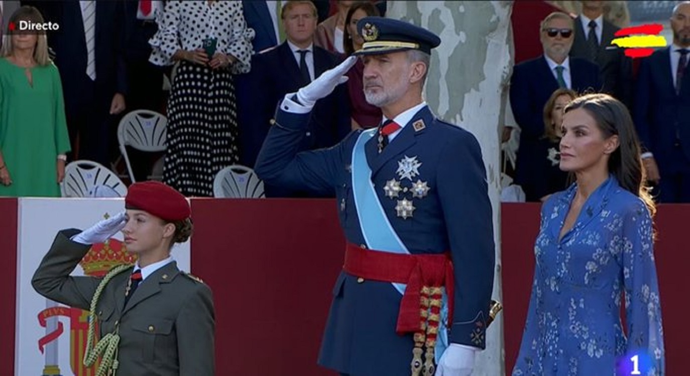 La princesa Leonor en su primer desfile con formación militar.