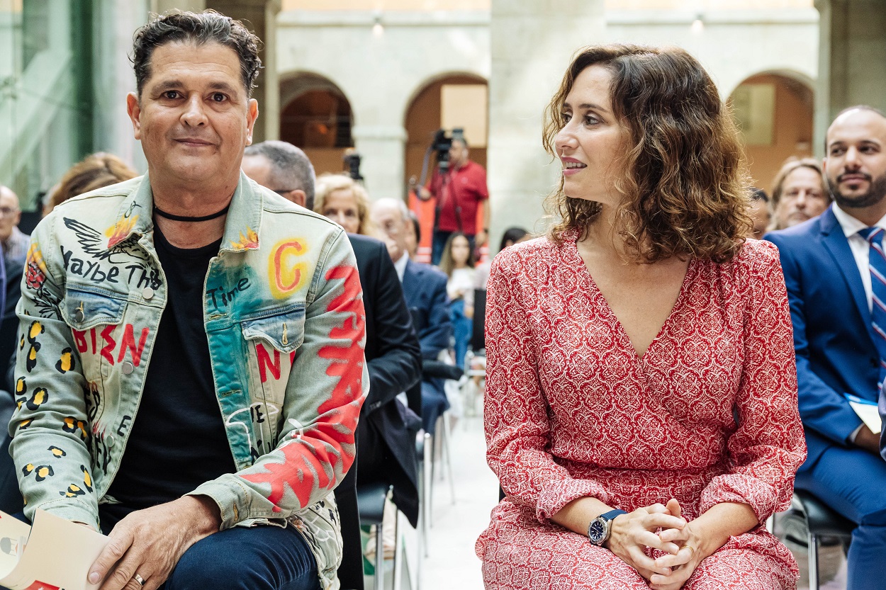 Carlos Vives e Isabel Díaz Ayuso. EP