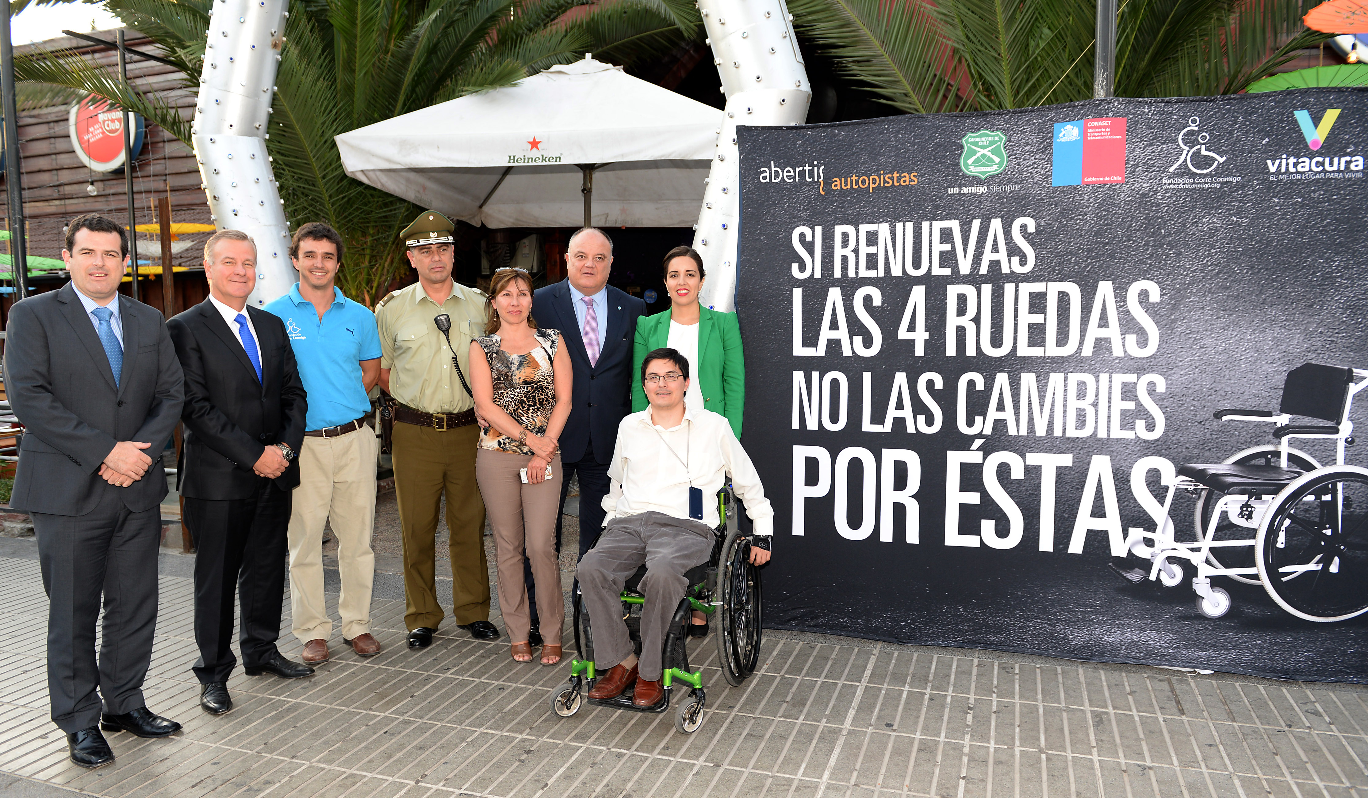 Mauricio Tuteleers, Luis Miguel de Pablo, Matías Carvallo, Mayor Francisco Cabezas, Andrea Yametti, Sergi Loughney, Gabriela Rosende y Tomás Mujica, voluntario de la Fundación Corre Conmigo.