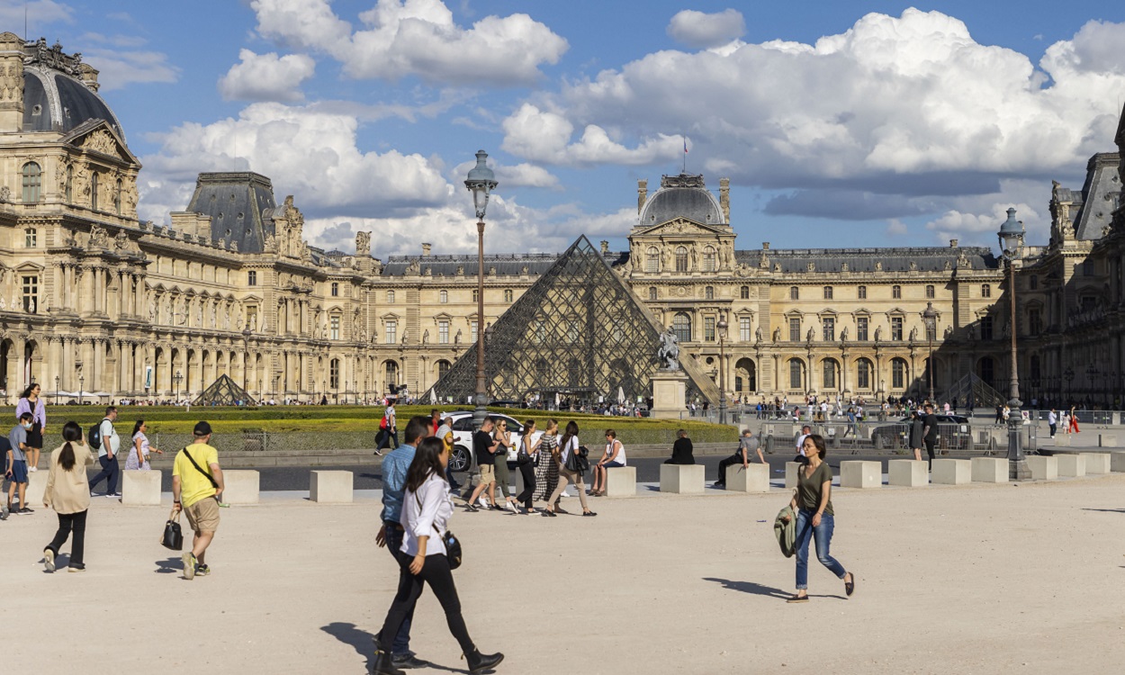Imagen de recurso de los exteriores del Museo del Louvre. EP.