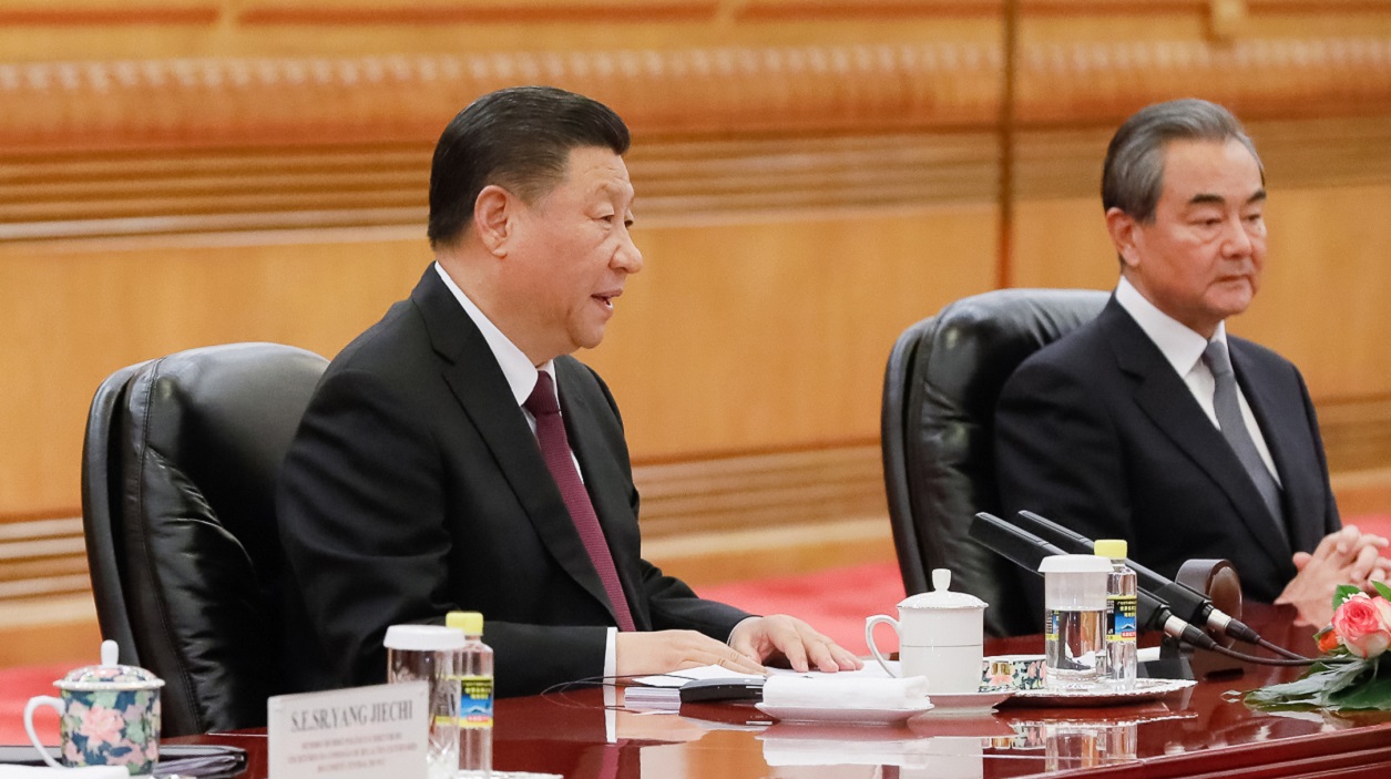 El presidente chino, Xi Jinping (izquierda), y el ministro de Exteriores chino, Wang Yi, en una imagen de archivo. EP.