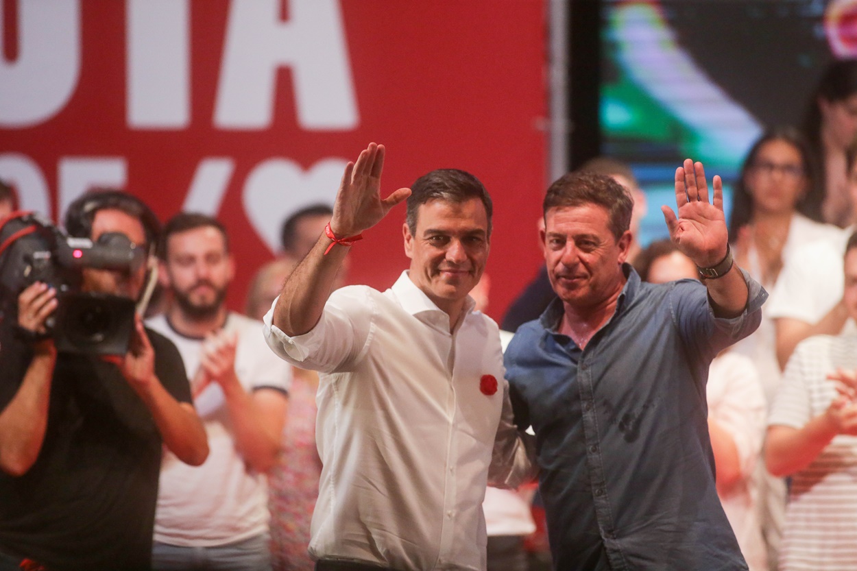 Imagen de Gómez Besteiro con Pedro Sánchez en un mitin en Lugo tres días antes de las elecciones del 23J (Foto: Europa Press).