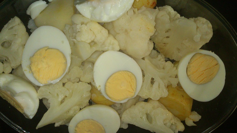 Coliflor al horno con huevo y solomillo de ternera con pimientos 