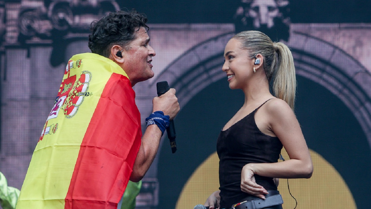 Carlos Vives y Ana Mena en un concierto en Madrid