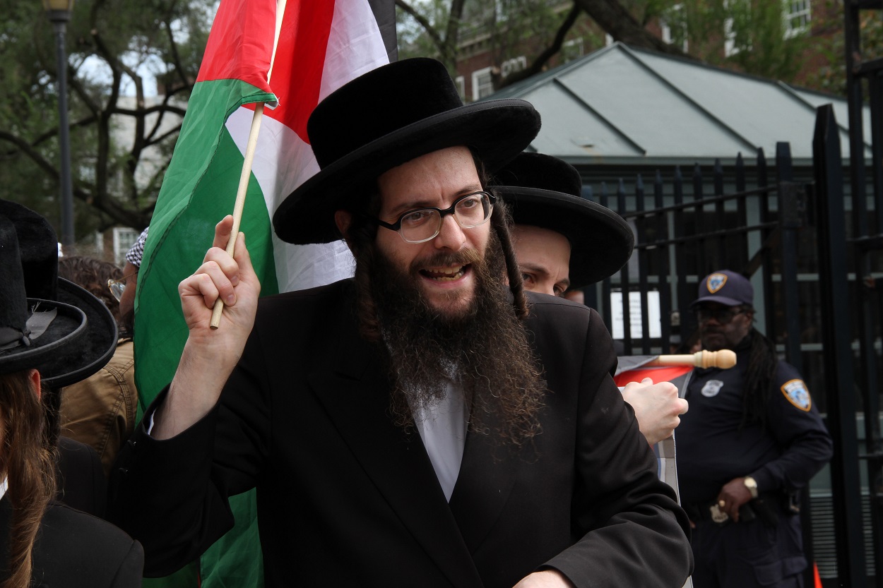 Un judío ortodoxo en una manifestación propalestina en Nueva York. Bruce Cotler
